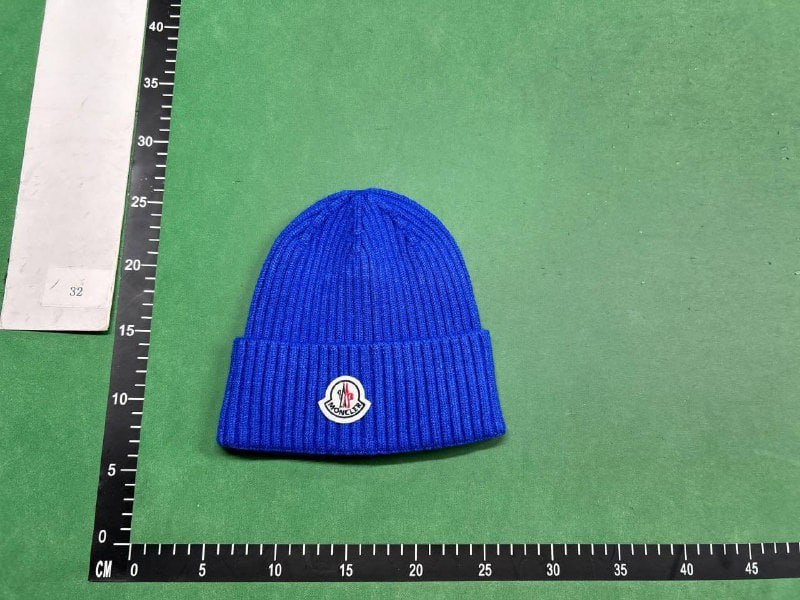 Moncler hat  (40 CP)