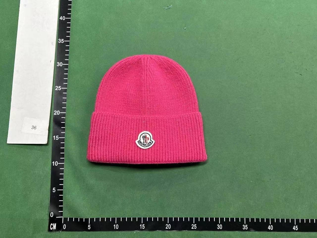 Moncler hat  (40 CP)
