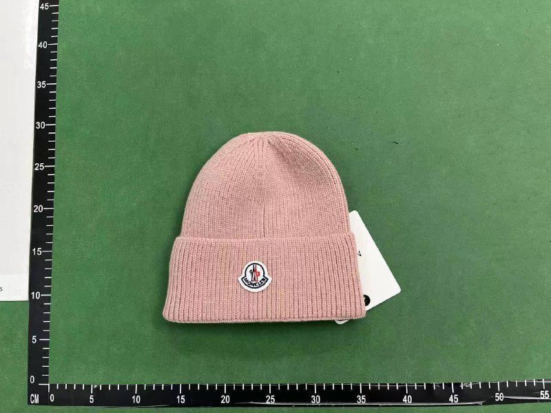 Moncler hat  (40 CP)