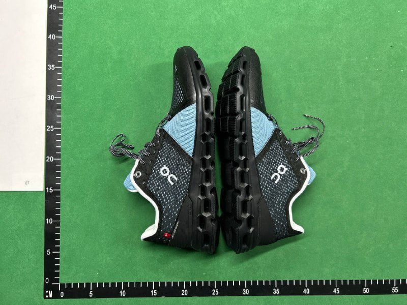 On cloud shoes   (30 CP)