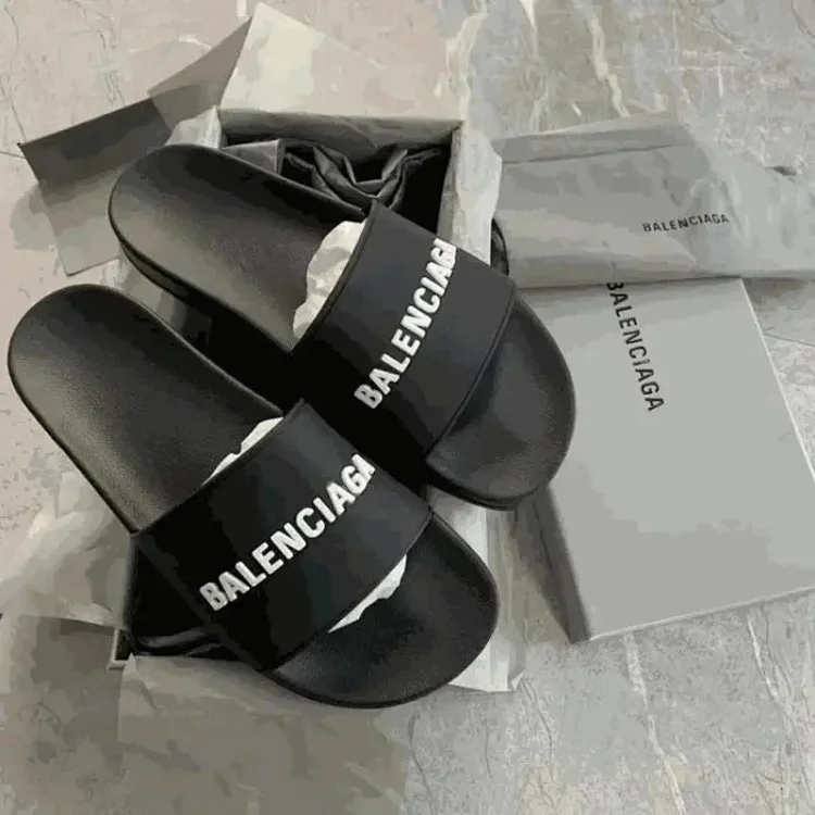  Burberry Slippers