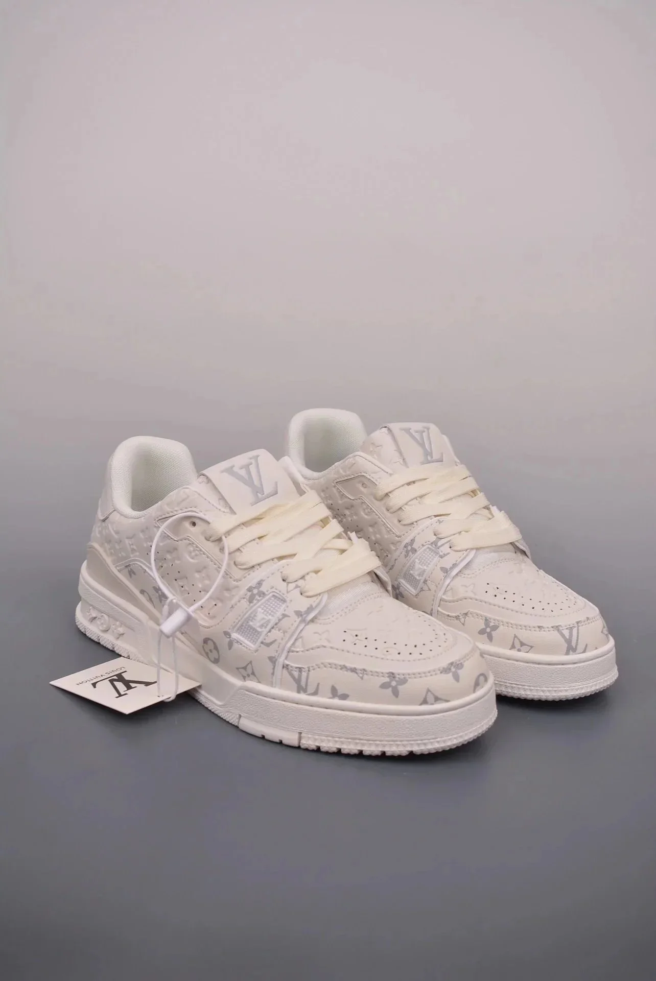  Louis Vuitton trainer