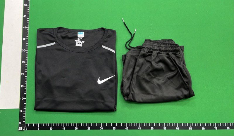 Nike  Suit  (Super low price sales) Limited quantityE
