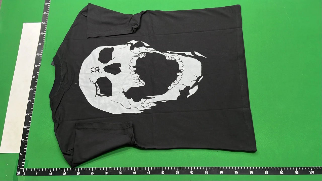 REVENGE  T-shirt tee  (40+