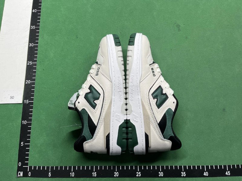 New balance 550 shoes   (33 CP)