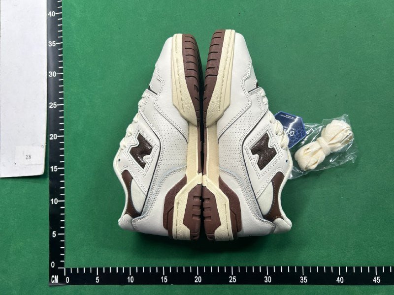 New balance 550 shoes   (33 CP)