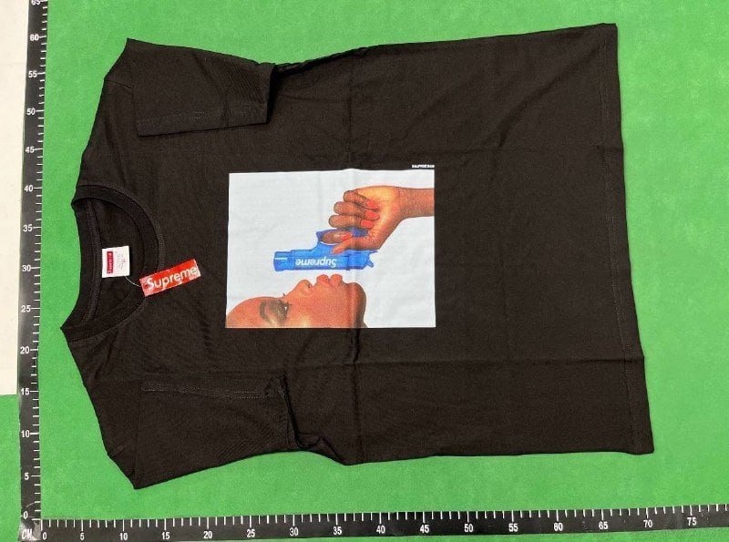  Supreme T-shirt    (32 CP)