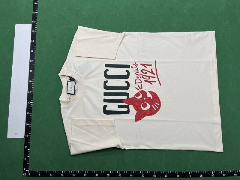 Gucci T-shirt    (37 CP)
