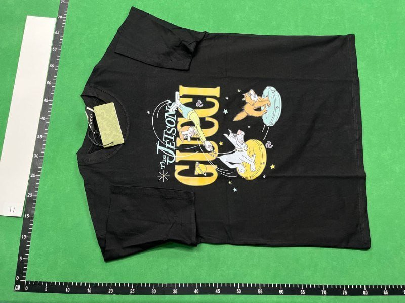 Gucci T-shirt    (37 CP)