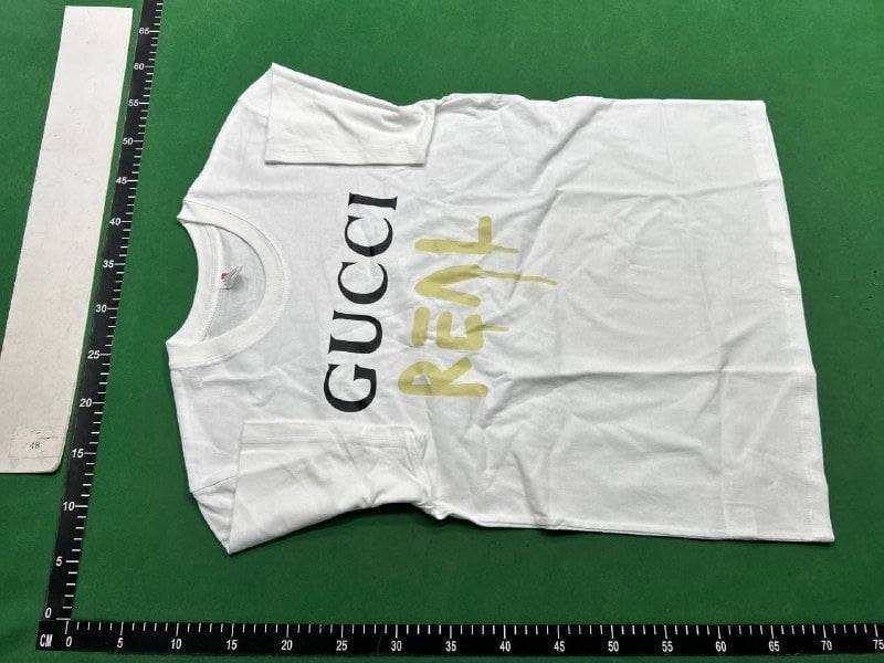 Gucci T-shirt    (37 CP)