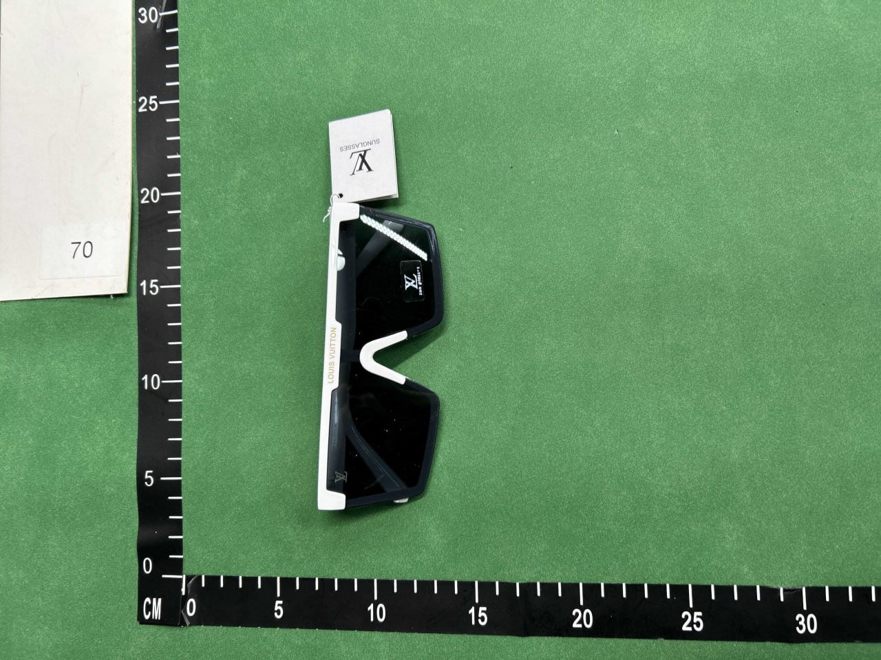 Louis Vuitton Gucci Burberry Prada sunglasses (20+)