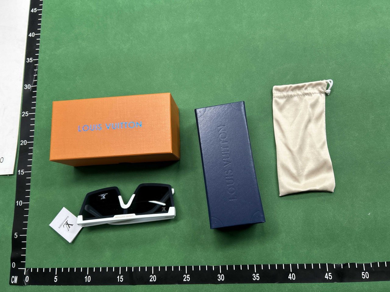 Louis Vuitton Gucci Burberry Prada sunglasses (20+)