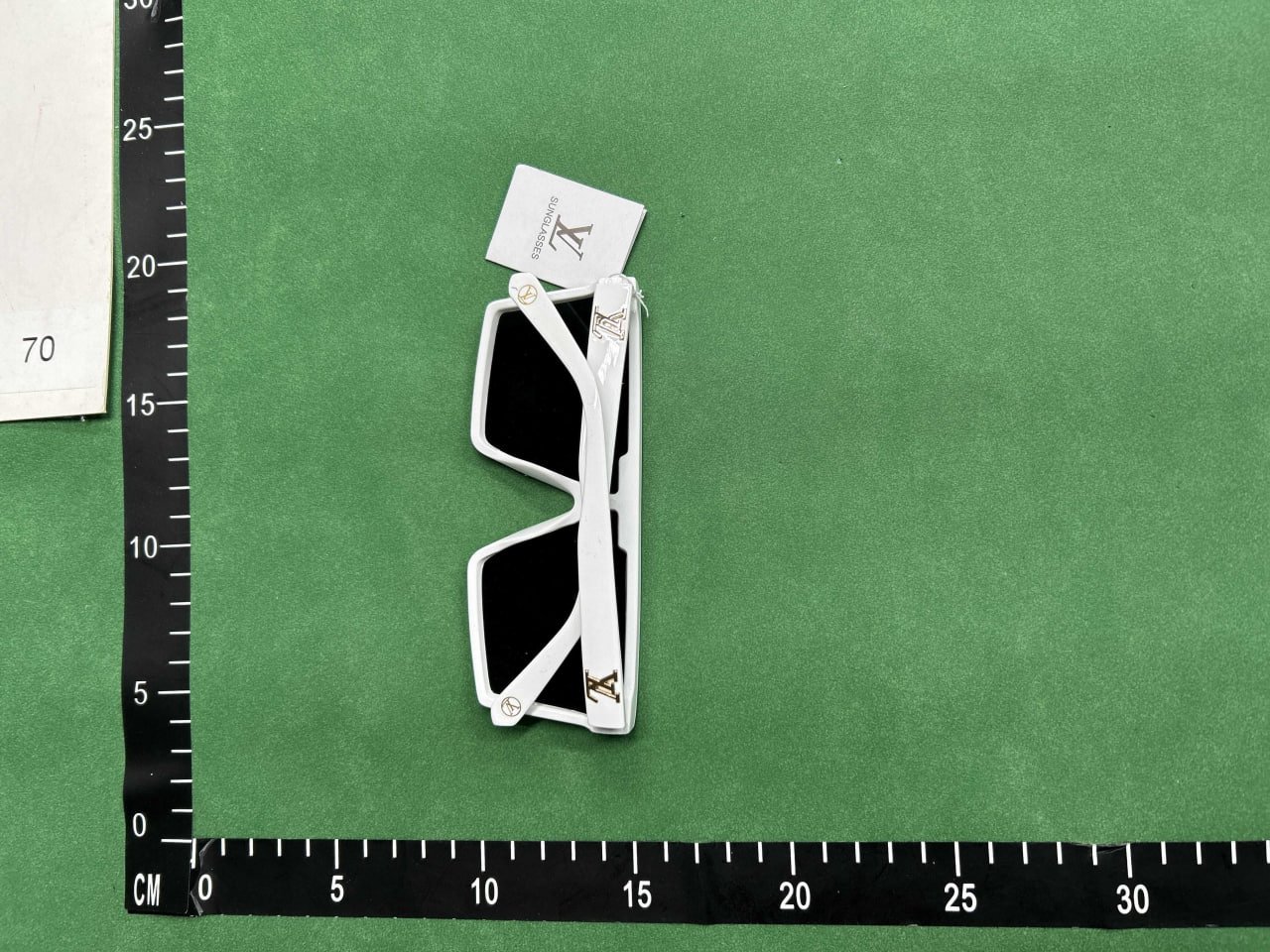 Louis Vuitton Gucci Burberry Prada sunglasses (20+)