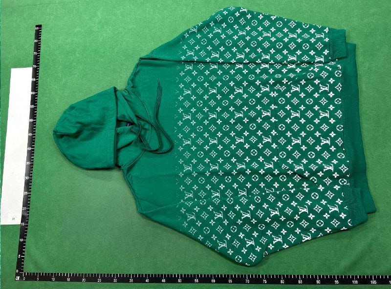  Louis Vuitton hoodie  (30 CP)