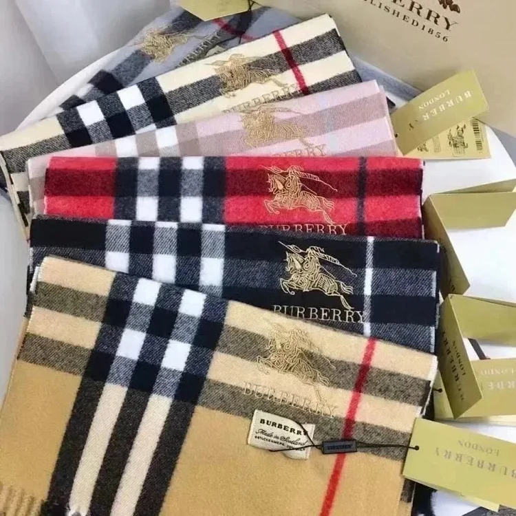  Burberry Scarf