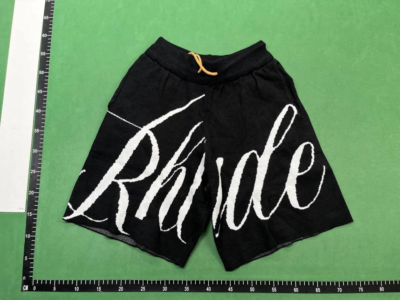 Rhude shorts  (40 CP)