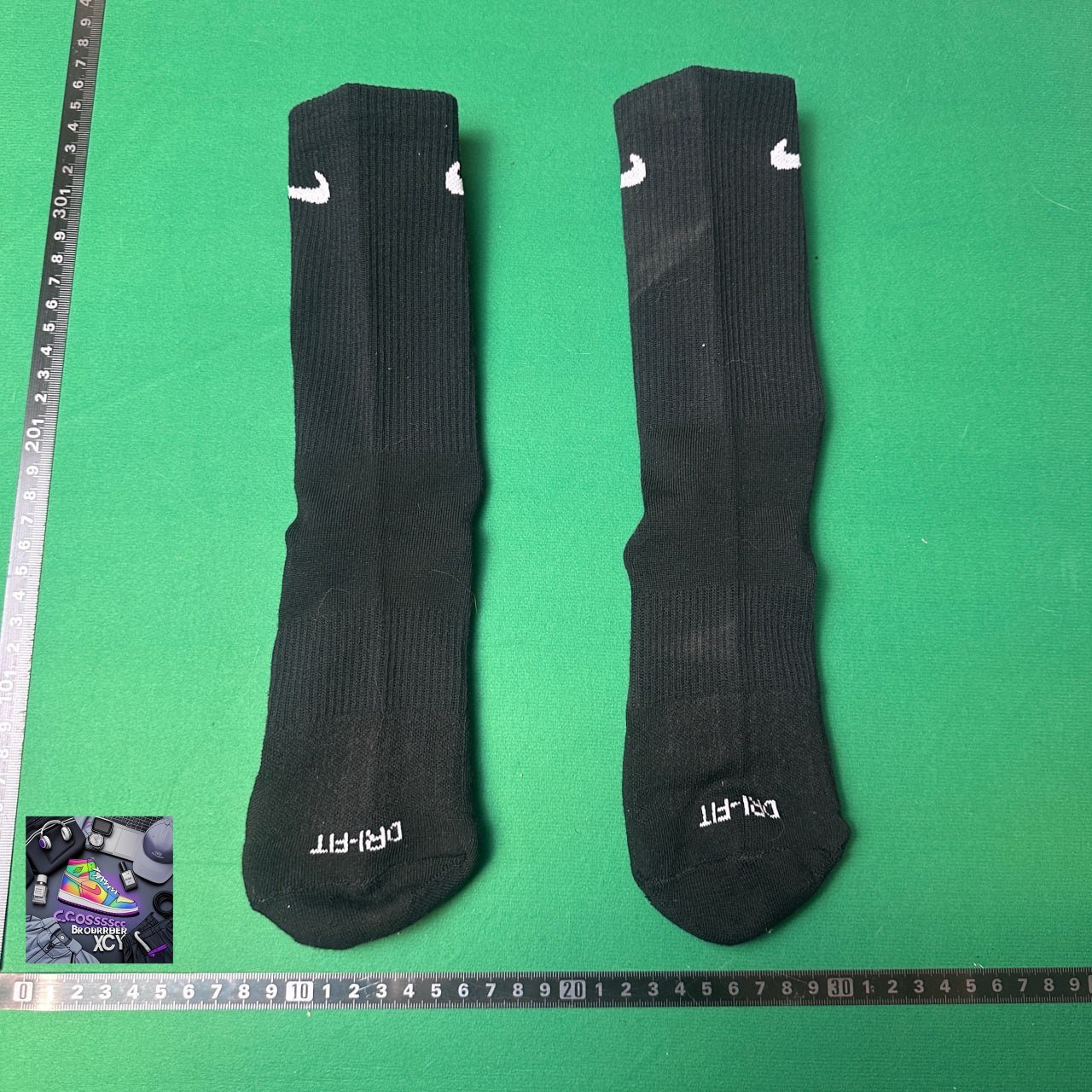 Nike Logo socks。