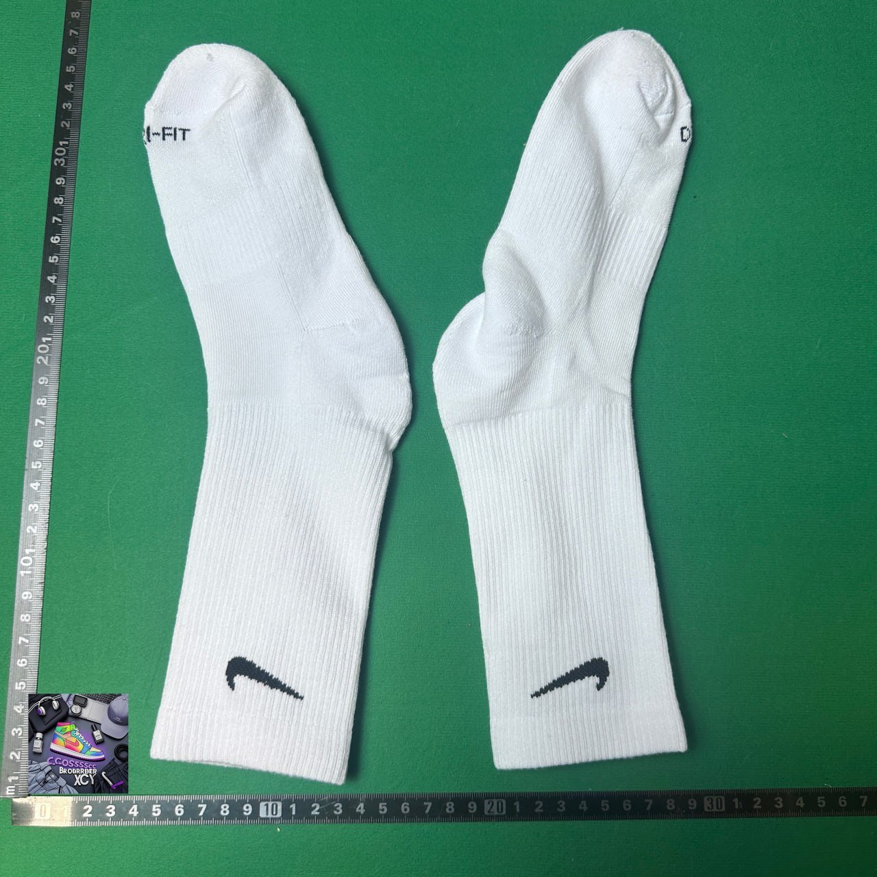 Nike Logo socks。