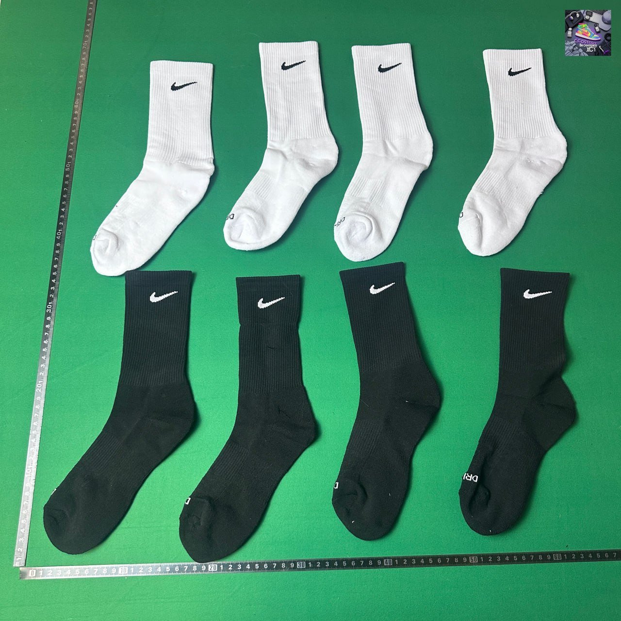 Nike Logo socks。