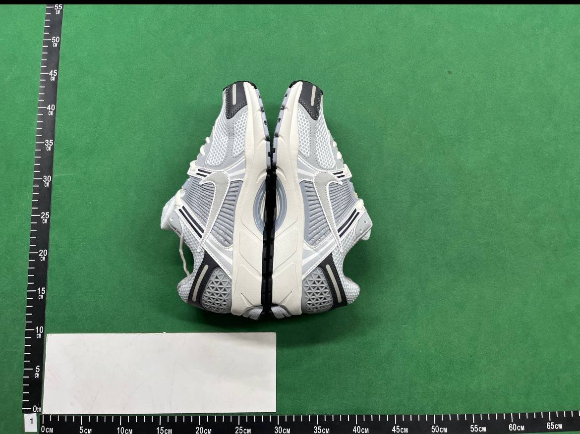 Nike Air Zoom Vomero 5