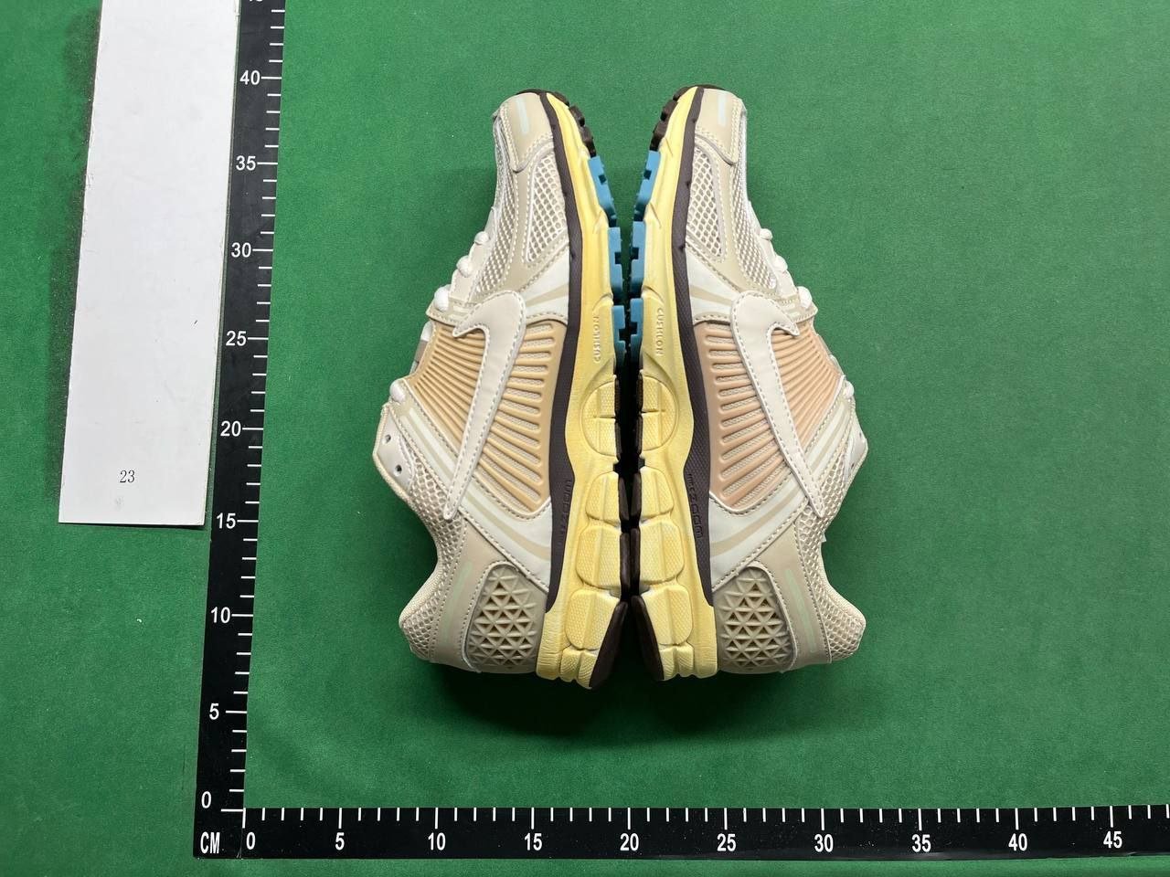 Nike Air Zoom Vomero 5