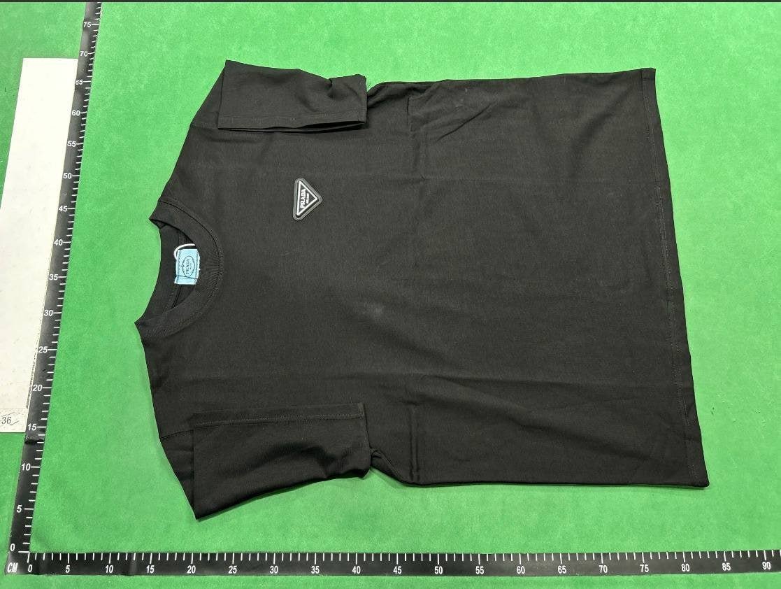 Prada tee    (40 CP)