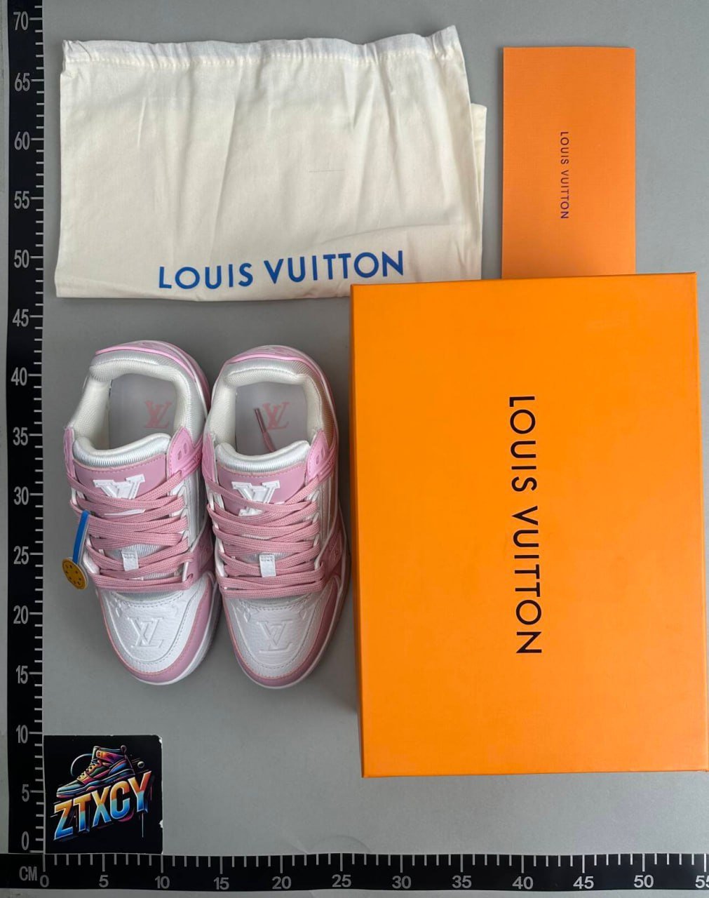  LV sneakers
