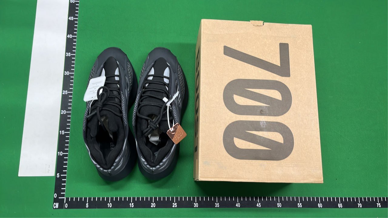 Adidas Yeezy Boost 700